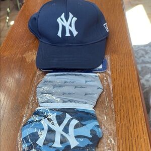 New Era Kids Navy Blue Yankees Cap and Mask Set